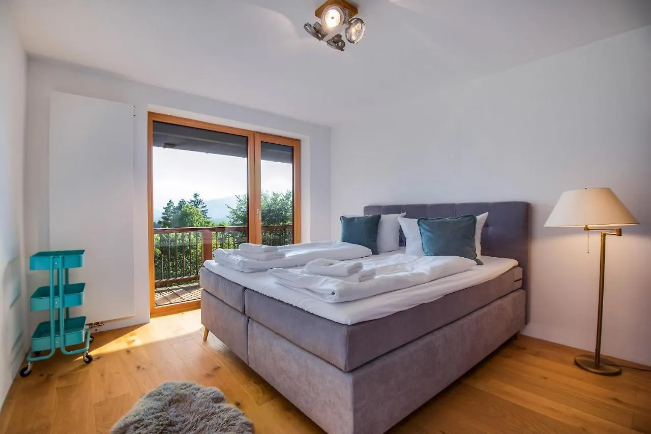 Villa Idyllisches Ferienhaus mit 4 SZ, Sauna, Fitness&Panoramablick Fischbachau
